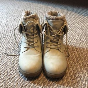 Combat boots